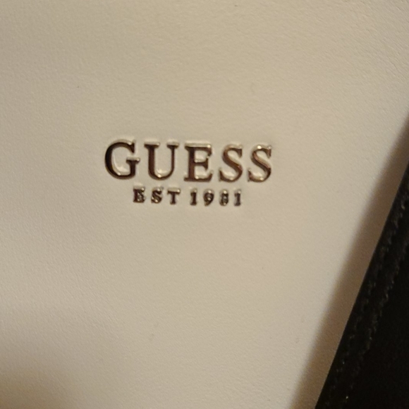 COPY - EUC BLACK AND WHITE ADORABLE GUESS PURSE - Picture 3 of 6